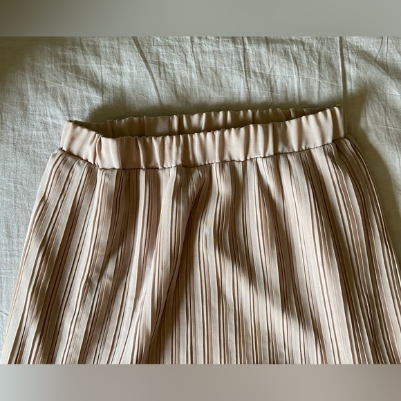 Zara Beige Pleated Midi Skirt - Picture 3 of 5